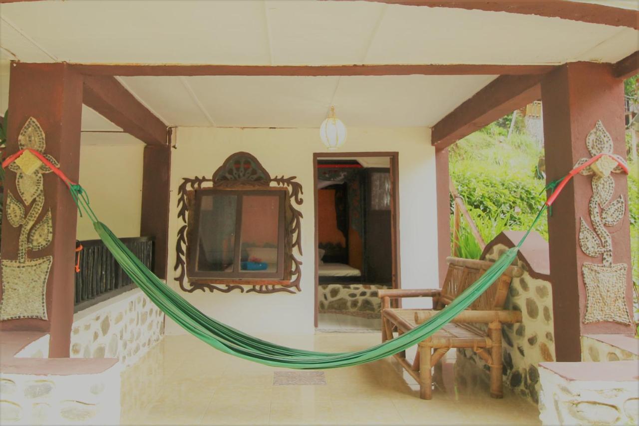 Jungle Tribe Guesthouse Berastagi Esterno foto